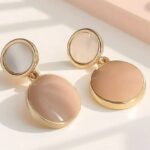 Boucles d’oreilles rondes dorées avec pierre nude