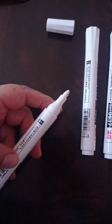 Stylo marqueur pour rénovation de chaussures de sport